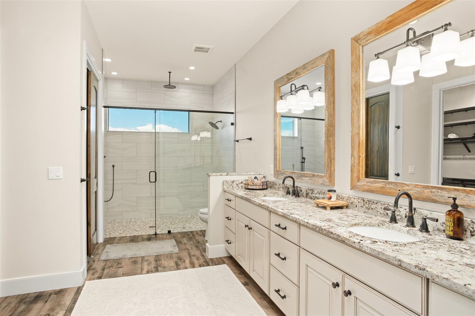 O6130835 Property Photo