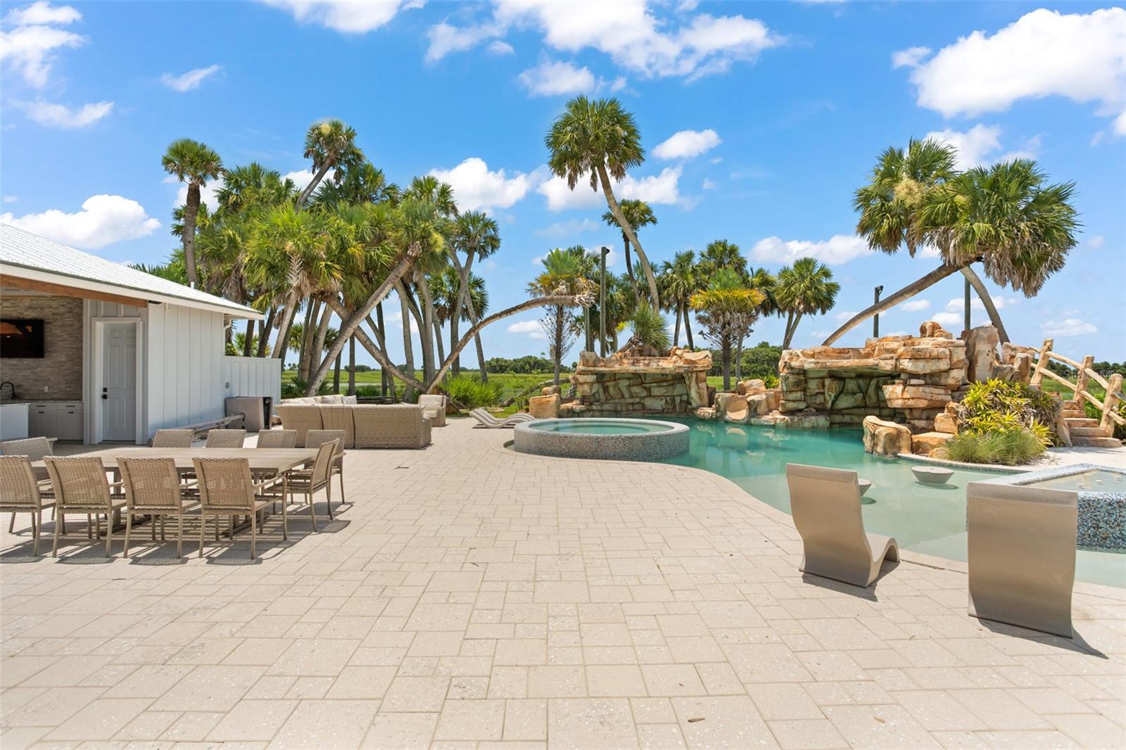 O6130835 Property Photo