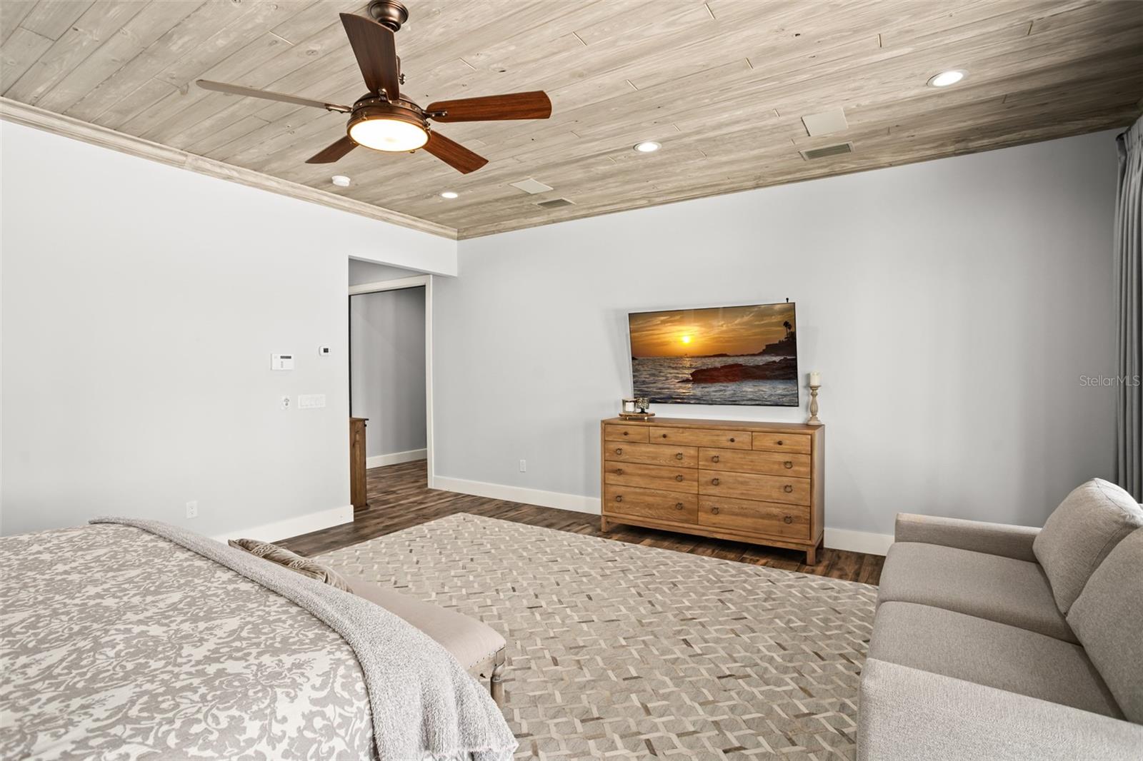 O6130835 Property Photo