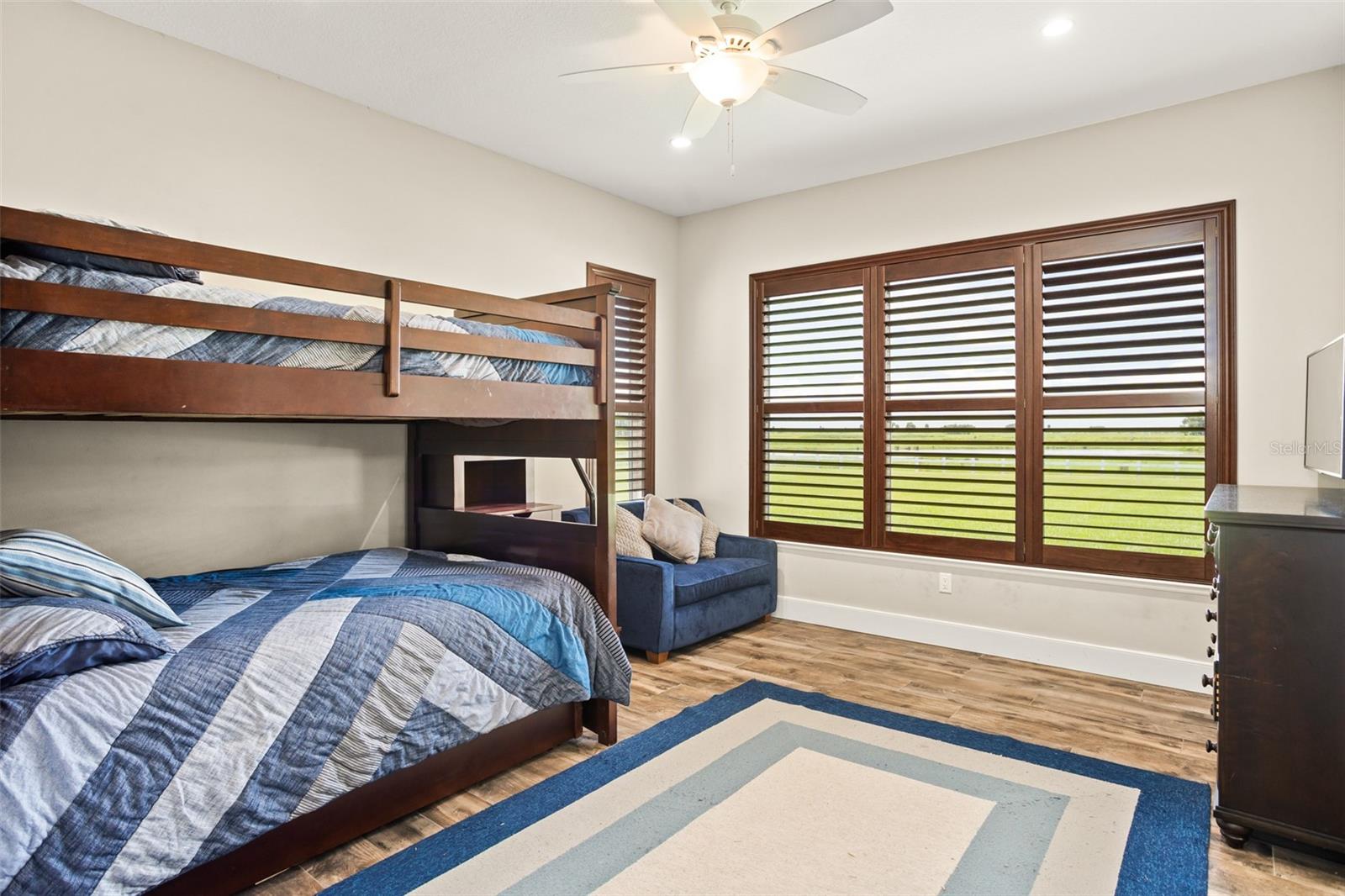 O6130835 Property Photo