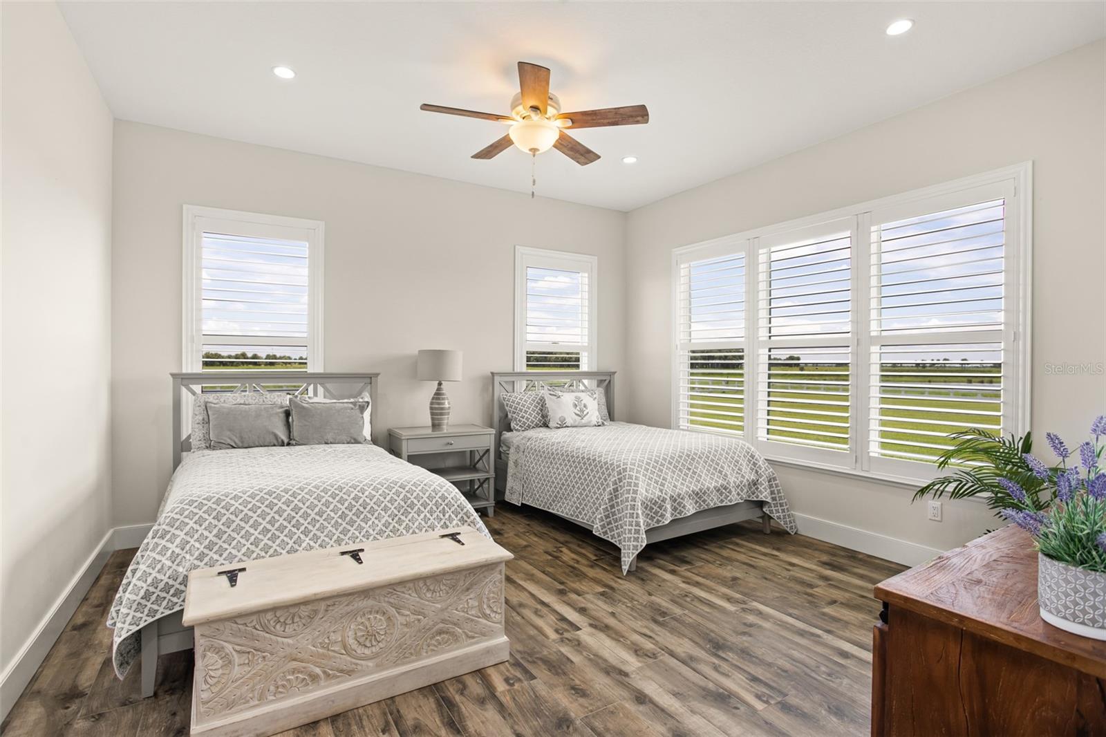 O6130835 Property Photo