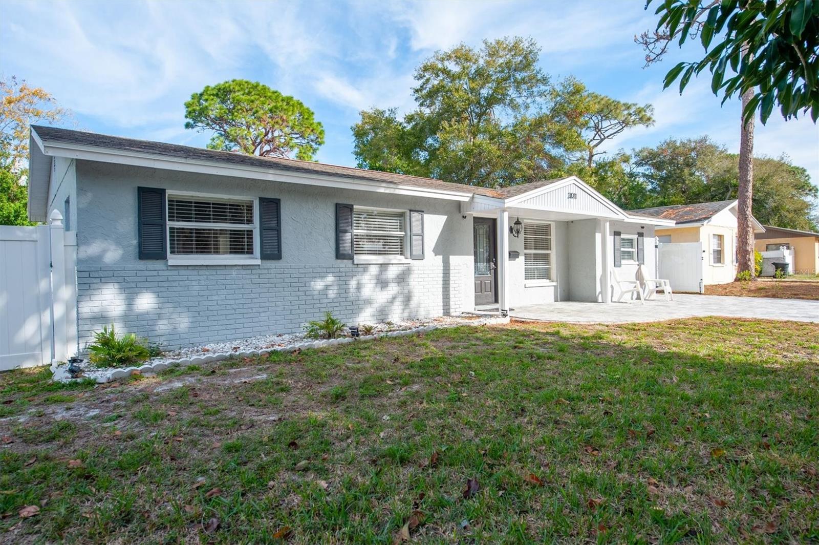 U8225624 Property Photo