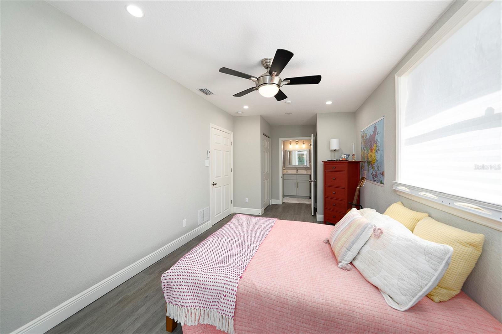 U8226526 Property Photo