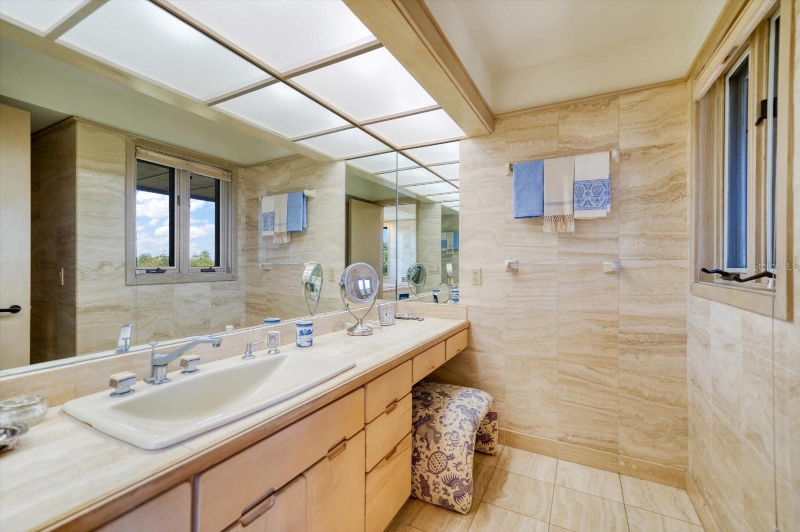 U8231430 Property Photo
