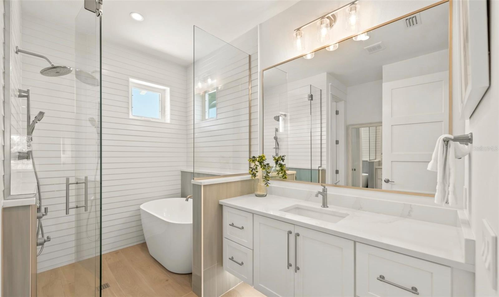 A4612343 Property Photo