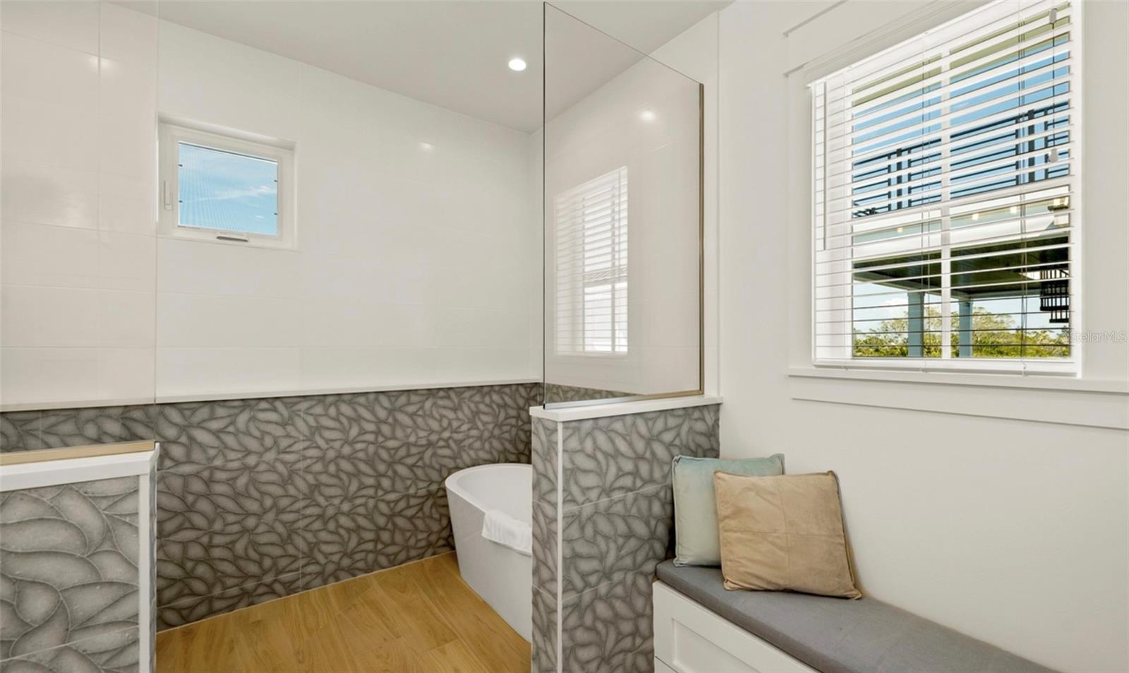A4612343 Property Photo