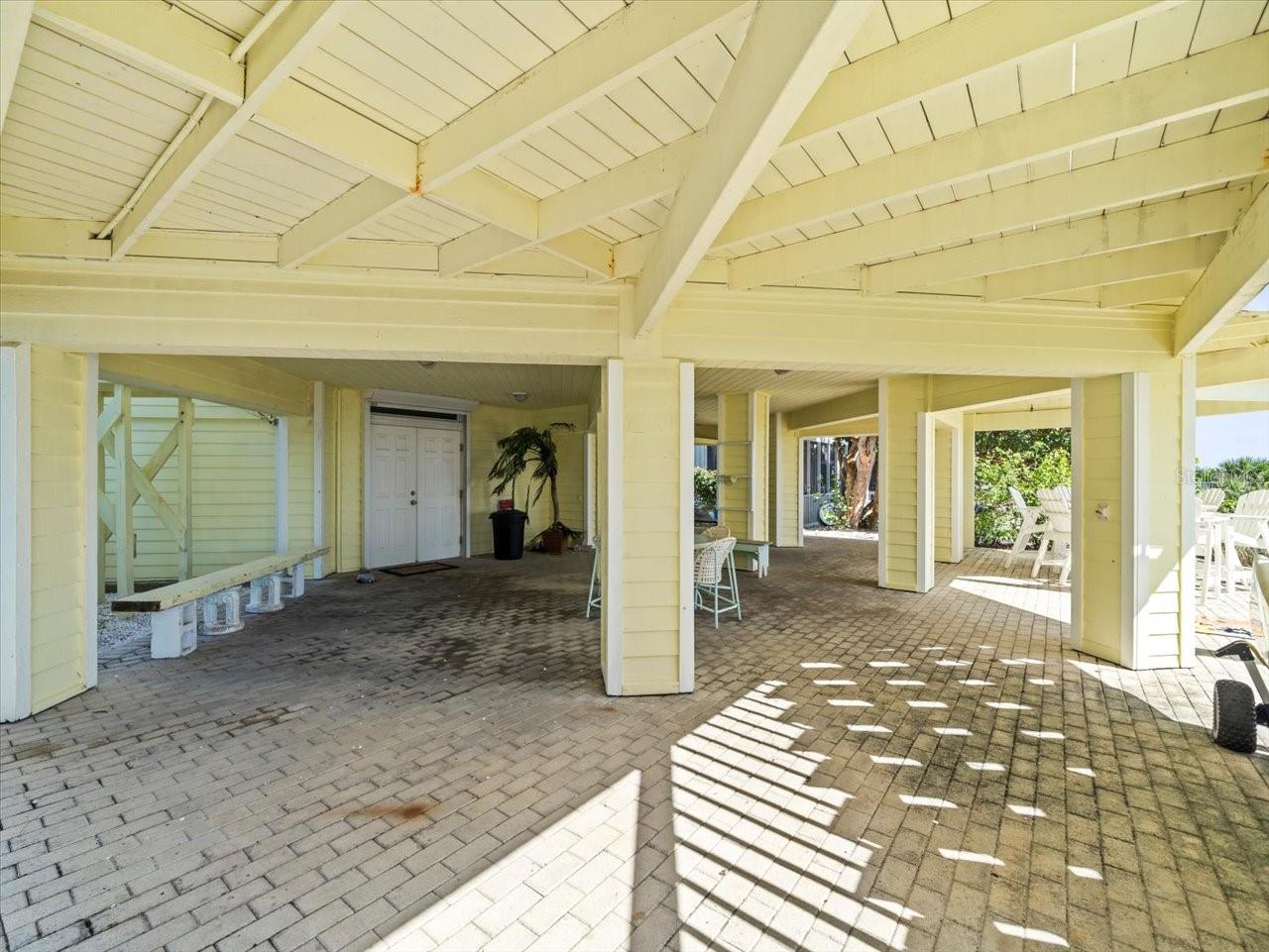 U8251980 Property Photo