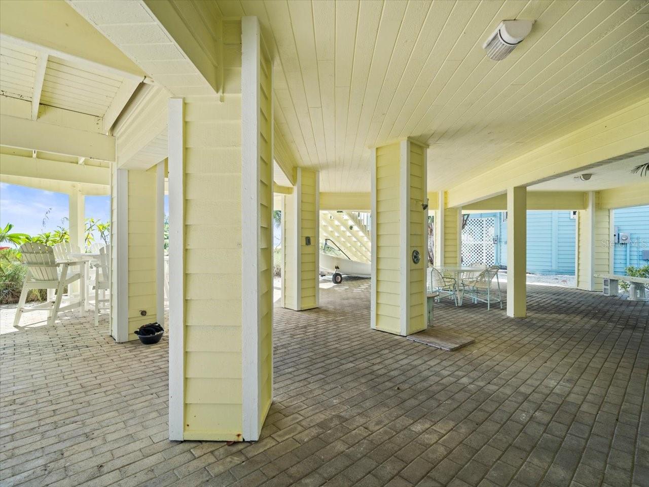 U8251980 Property Photo
