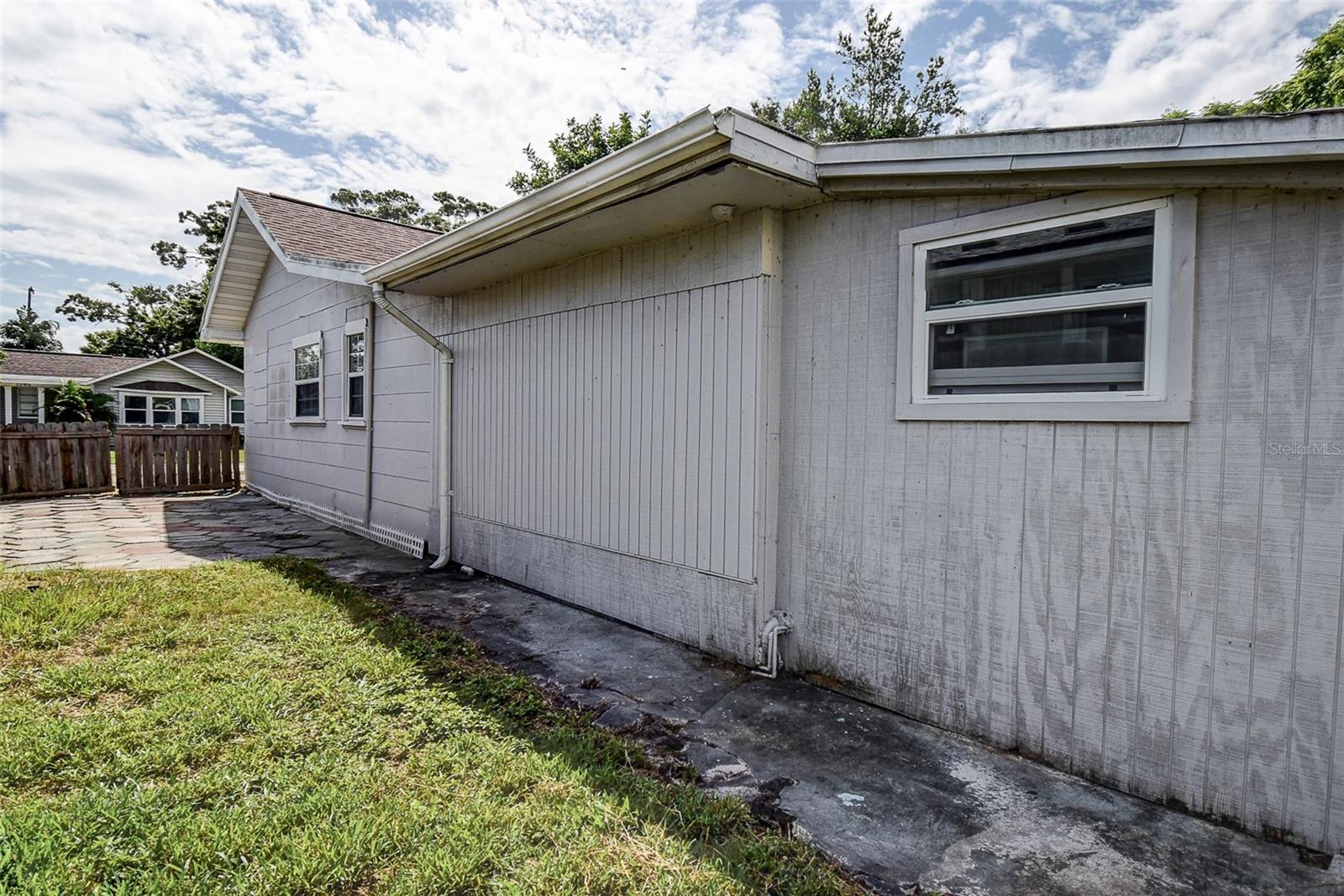 U8253716 Property Photo