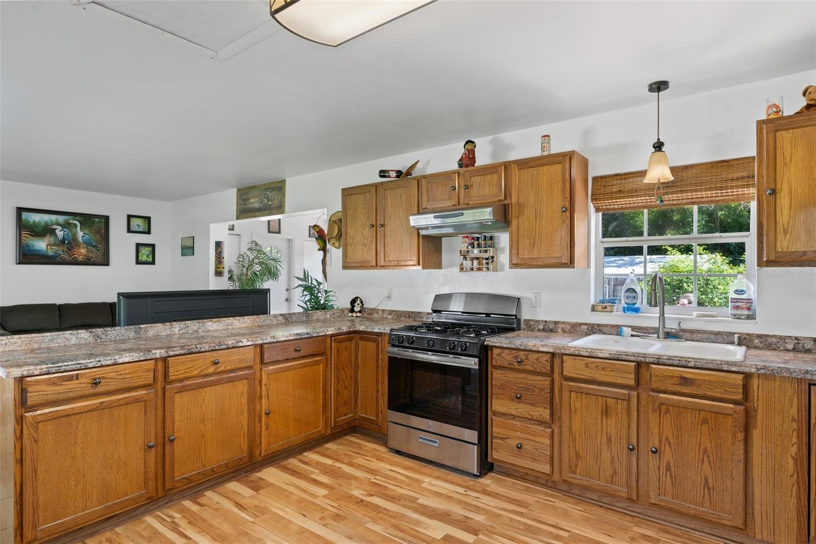 W7867736 Property Photo