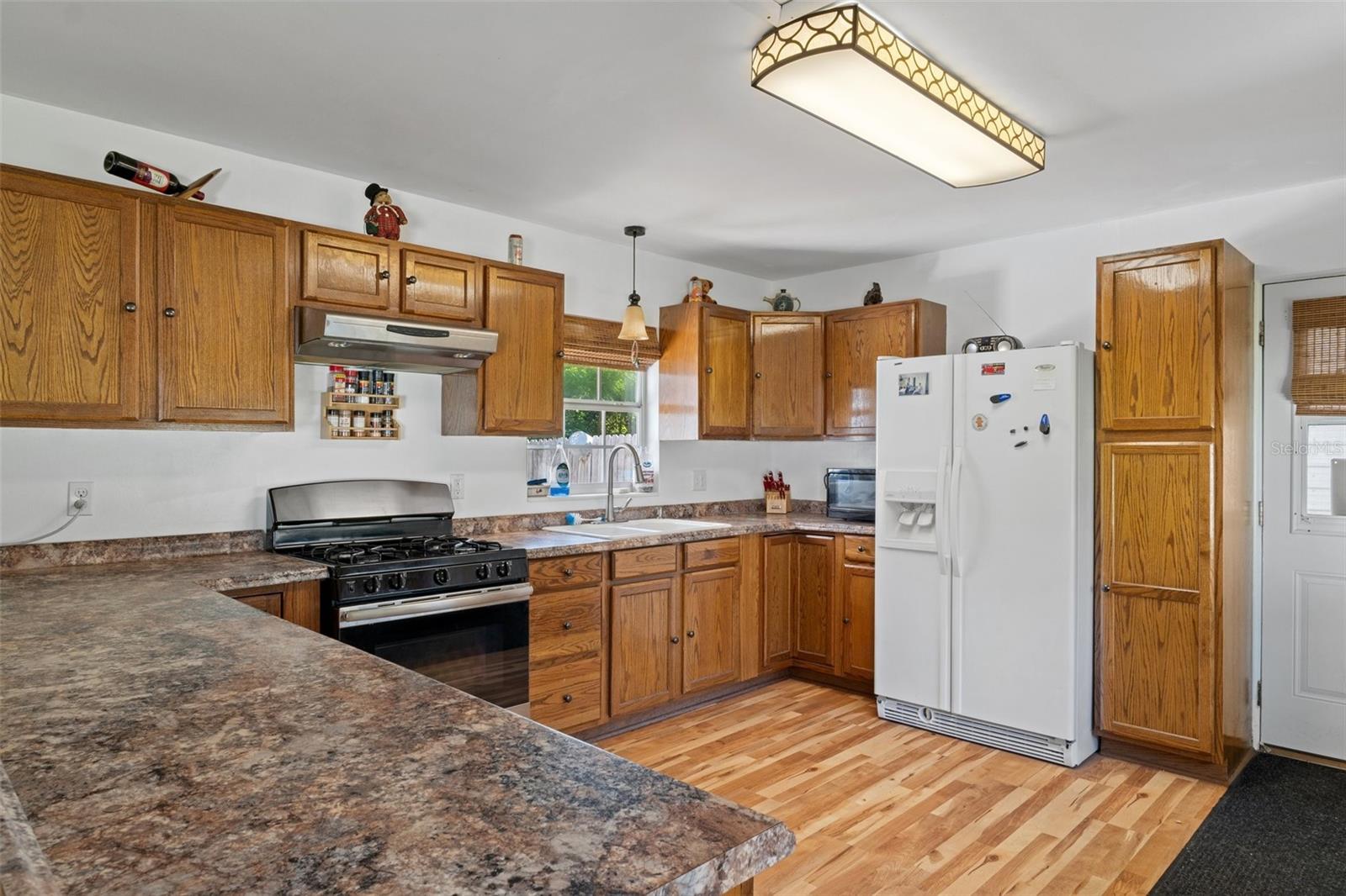 W7867736 Property Photo