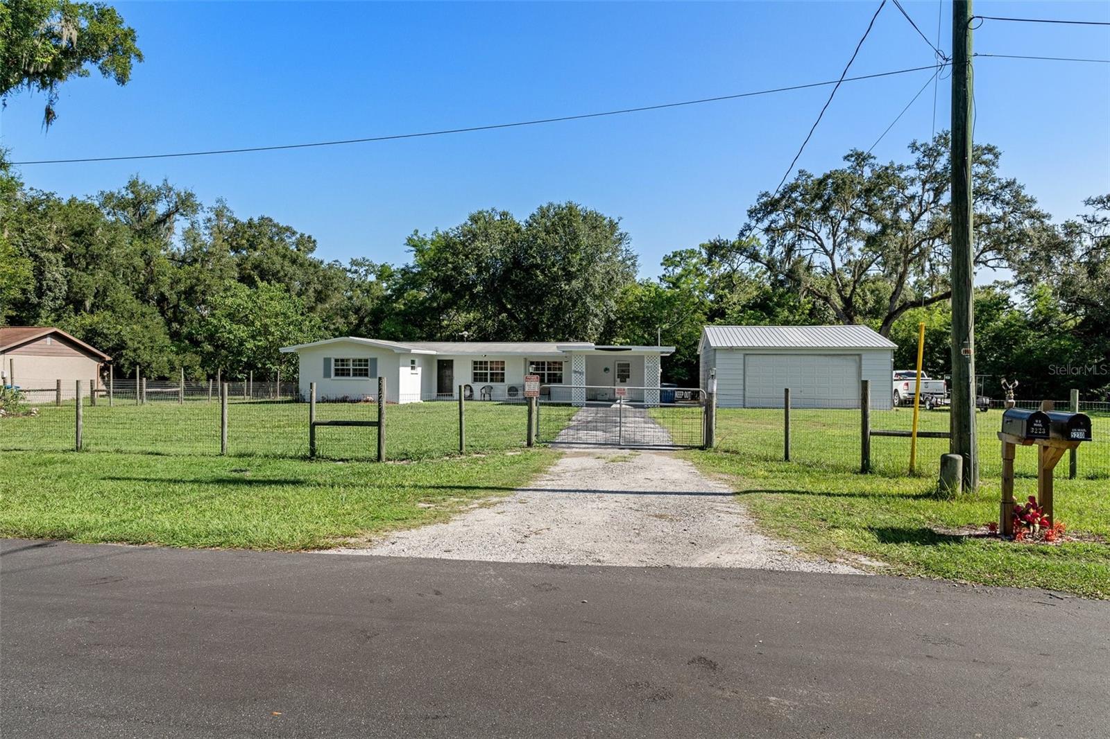 W7867736 Property Photo