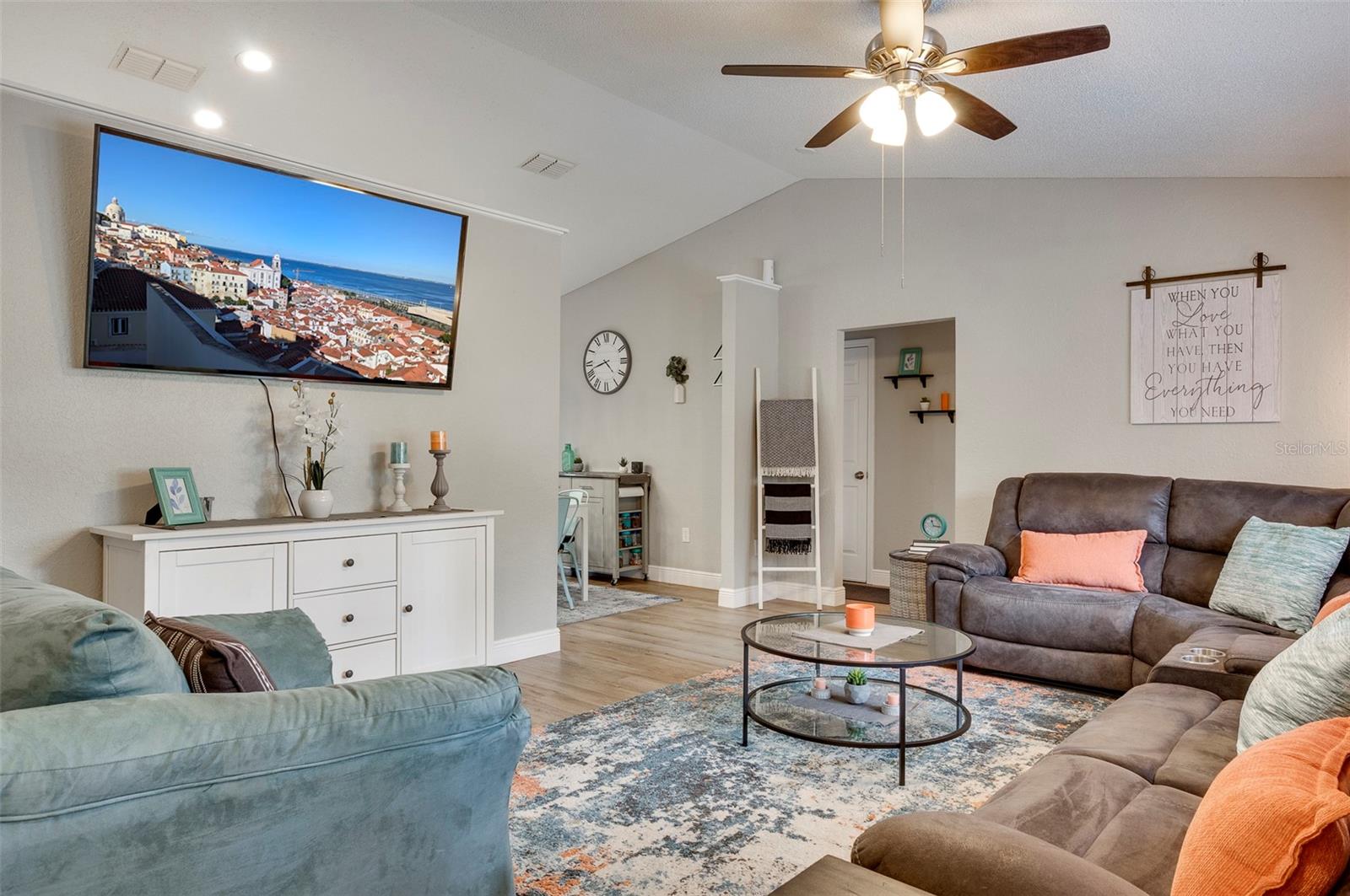 U8255230 Property Photo