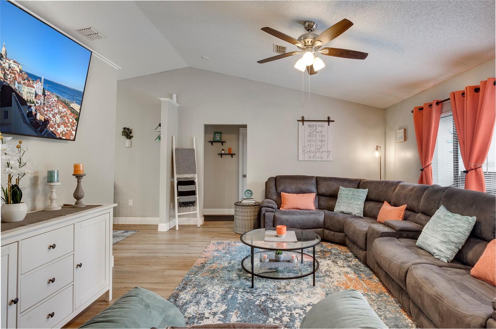 U8255230 Property Photo
