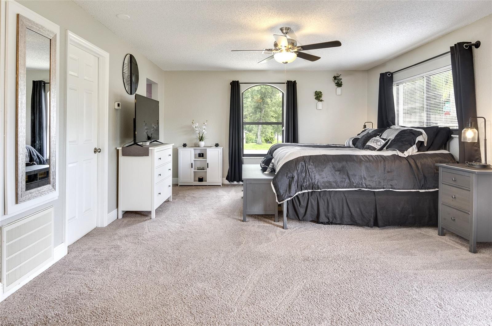 U8255230 Property Photo