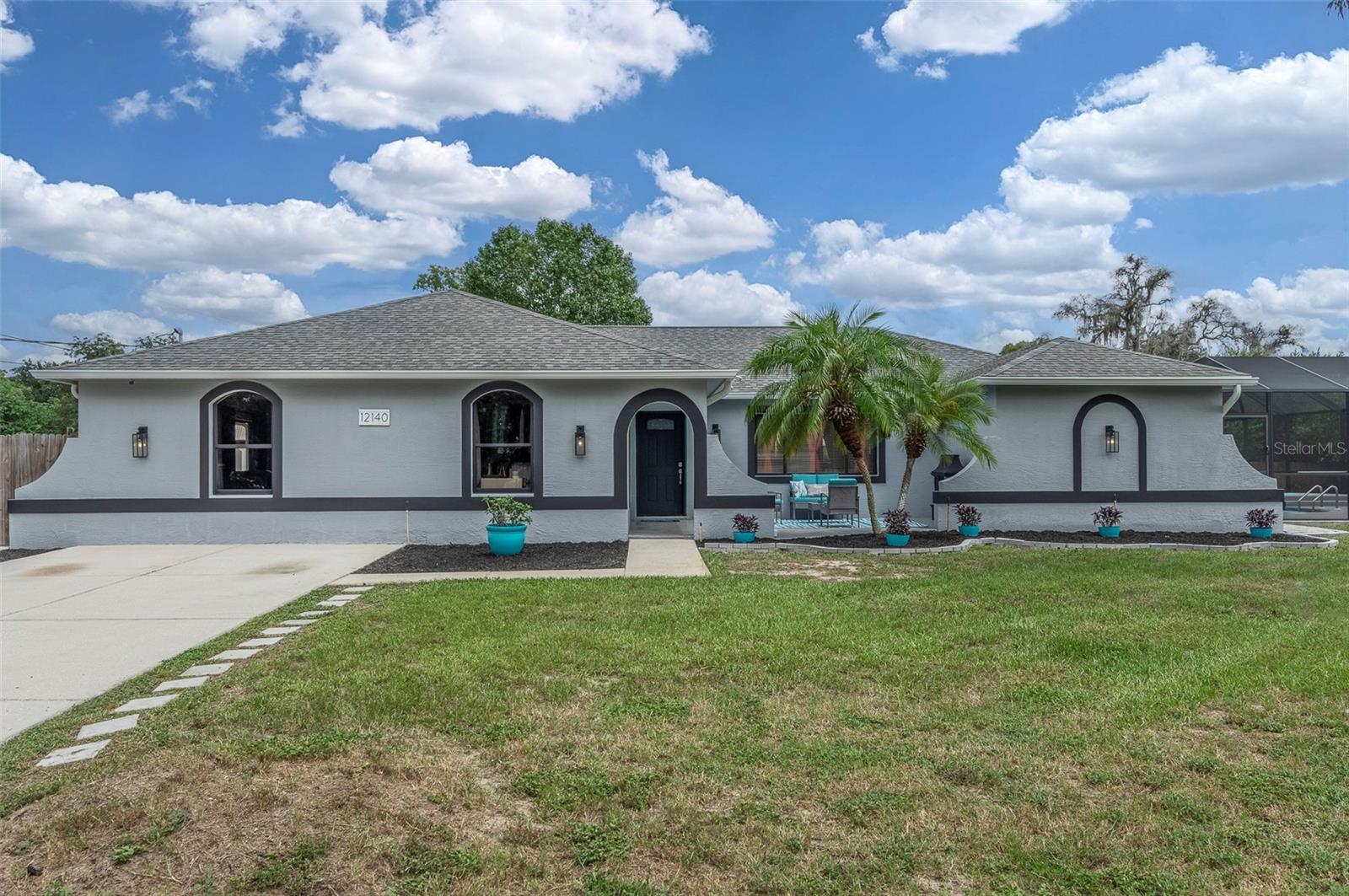 U8255230 Property Photo