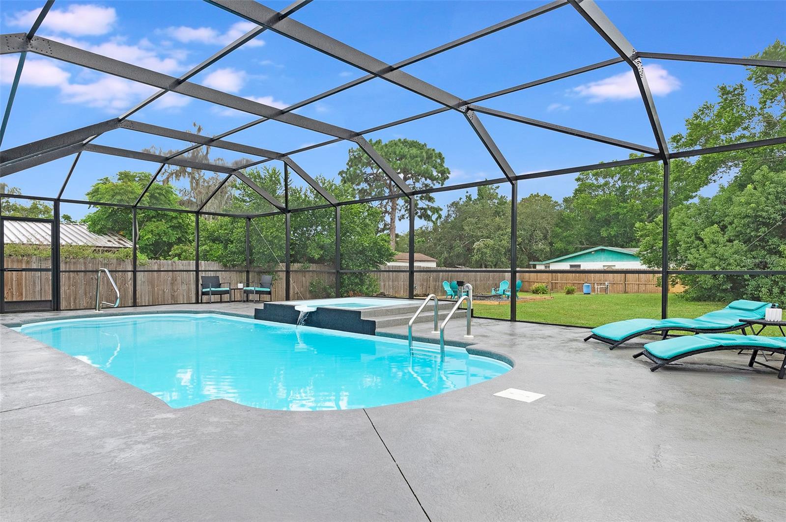 U8255230 Property Photo