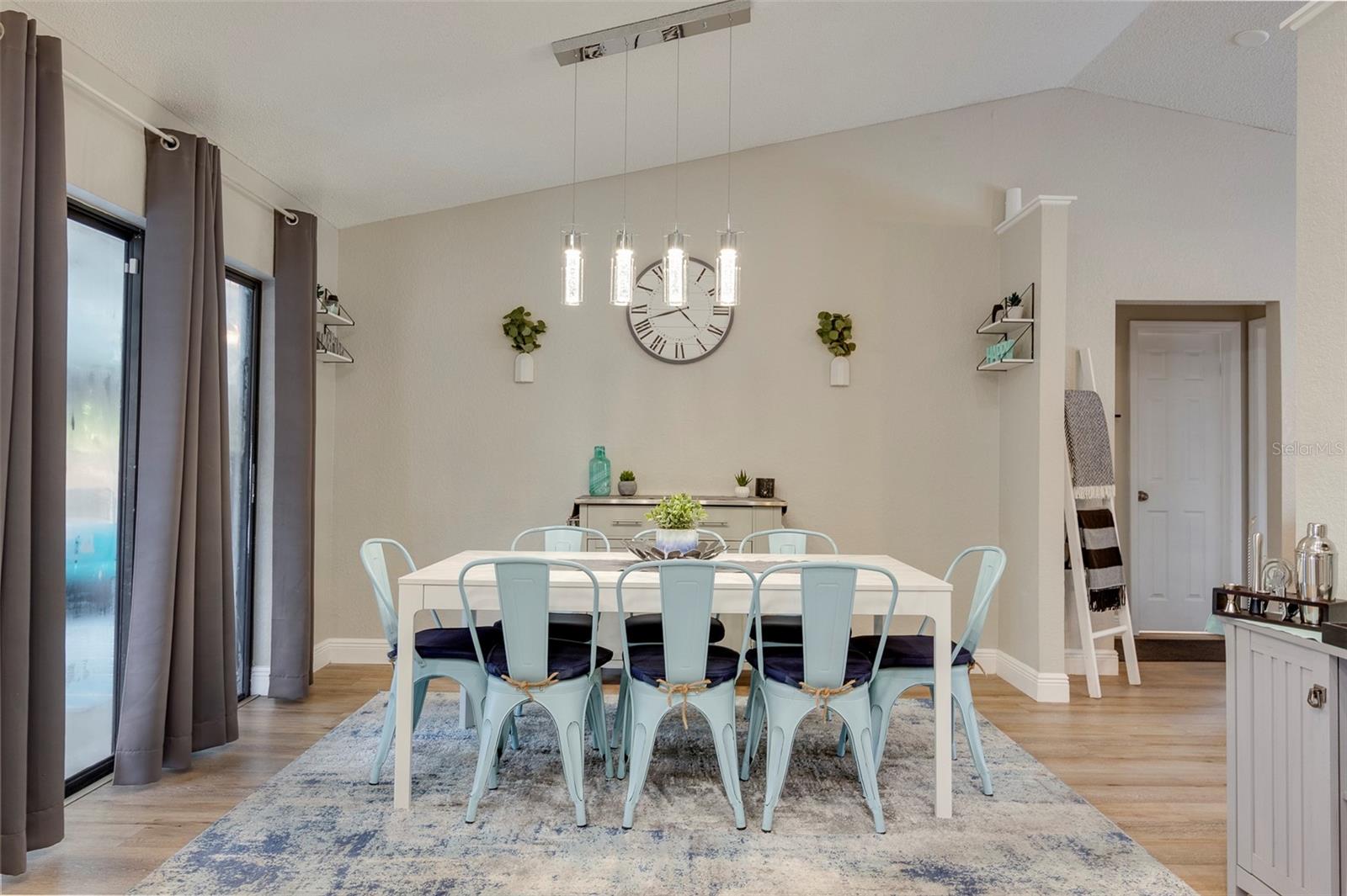U8255230 Property Photo
