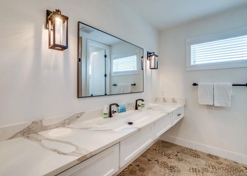 A4633389 Property Photo