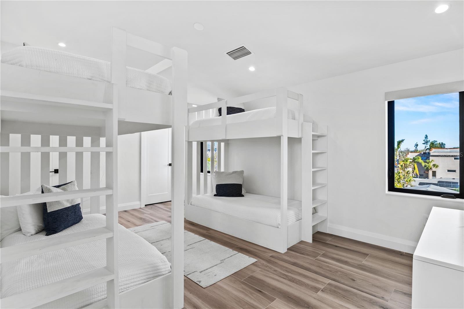 A4635010 Property Photo