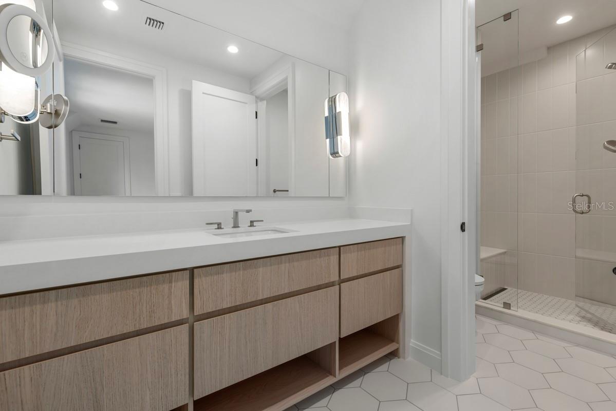 O6276187 Property Photo