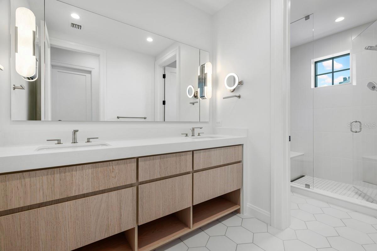O6276187 Property Photo