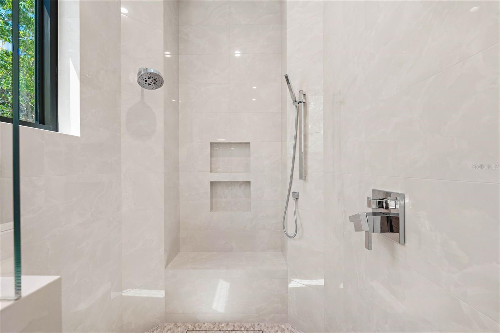 A4643281 Property Photo