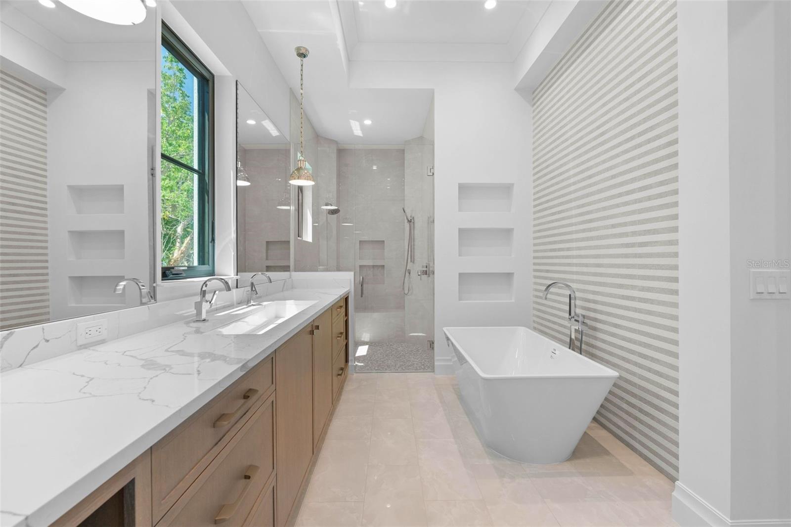 A4643281 Property Photo