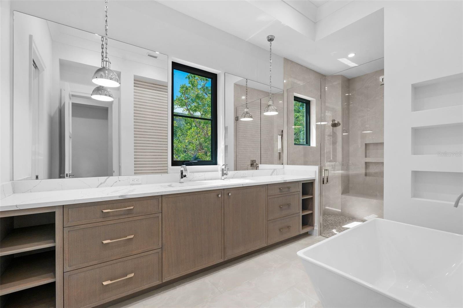 A4643281 Property Photo