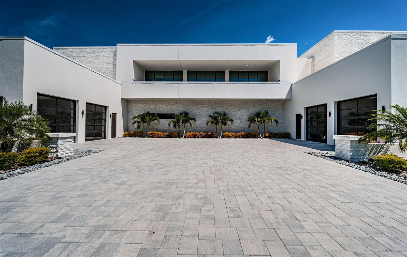 W7874108 Property Photo
