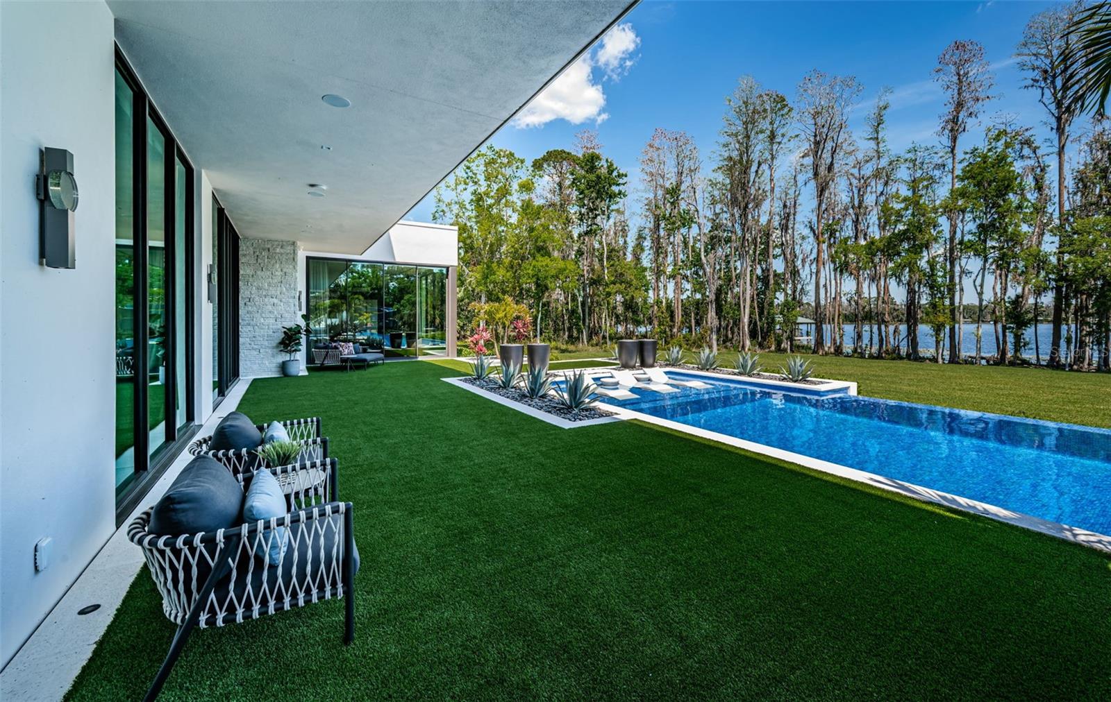 W7874108 Property Photo