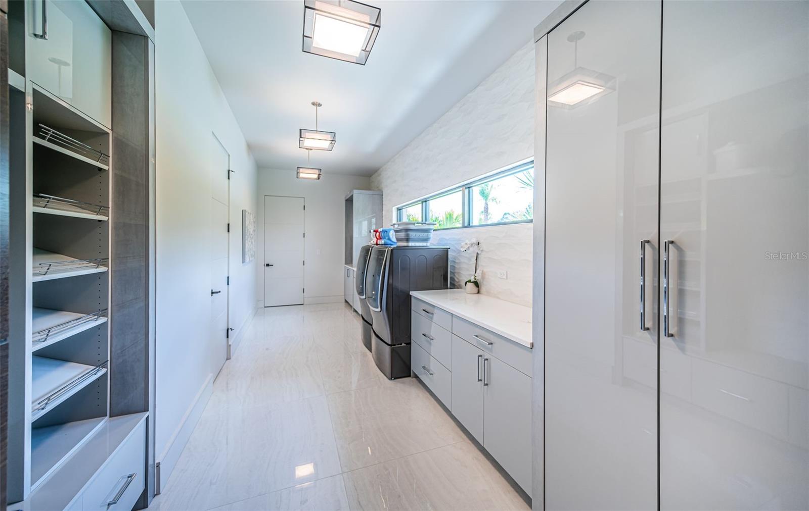 W7874108 Property Photo