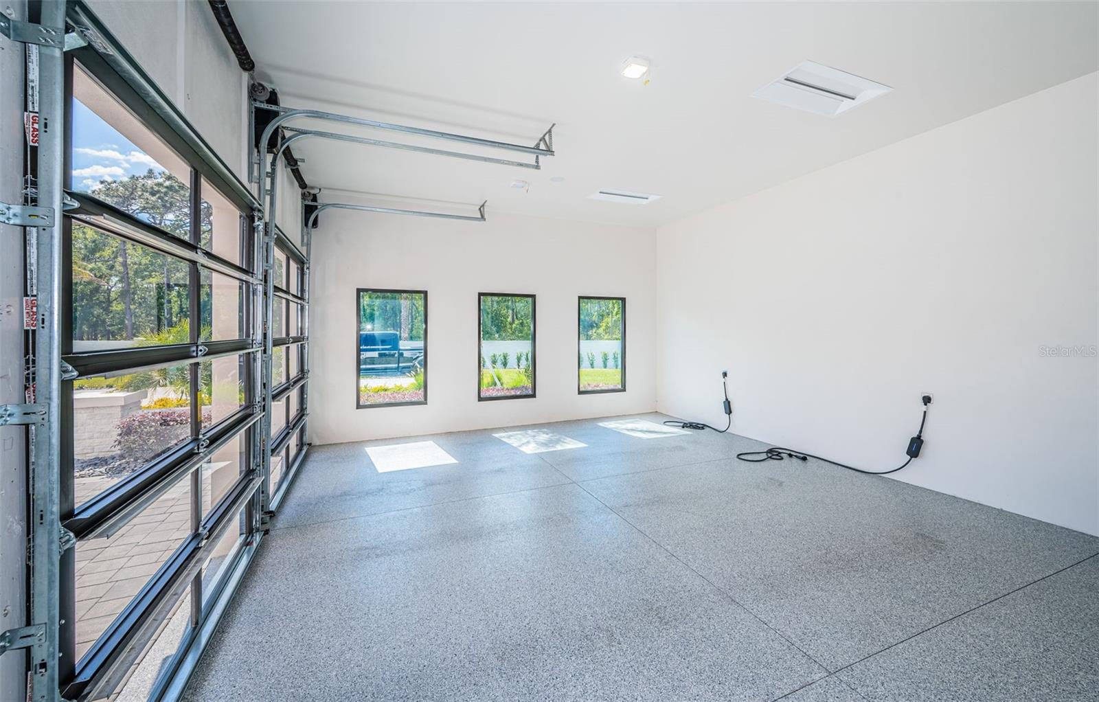 W7874108 Property Photo