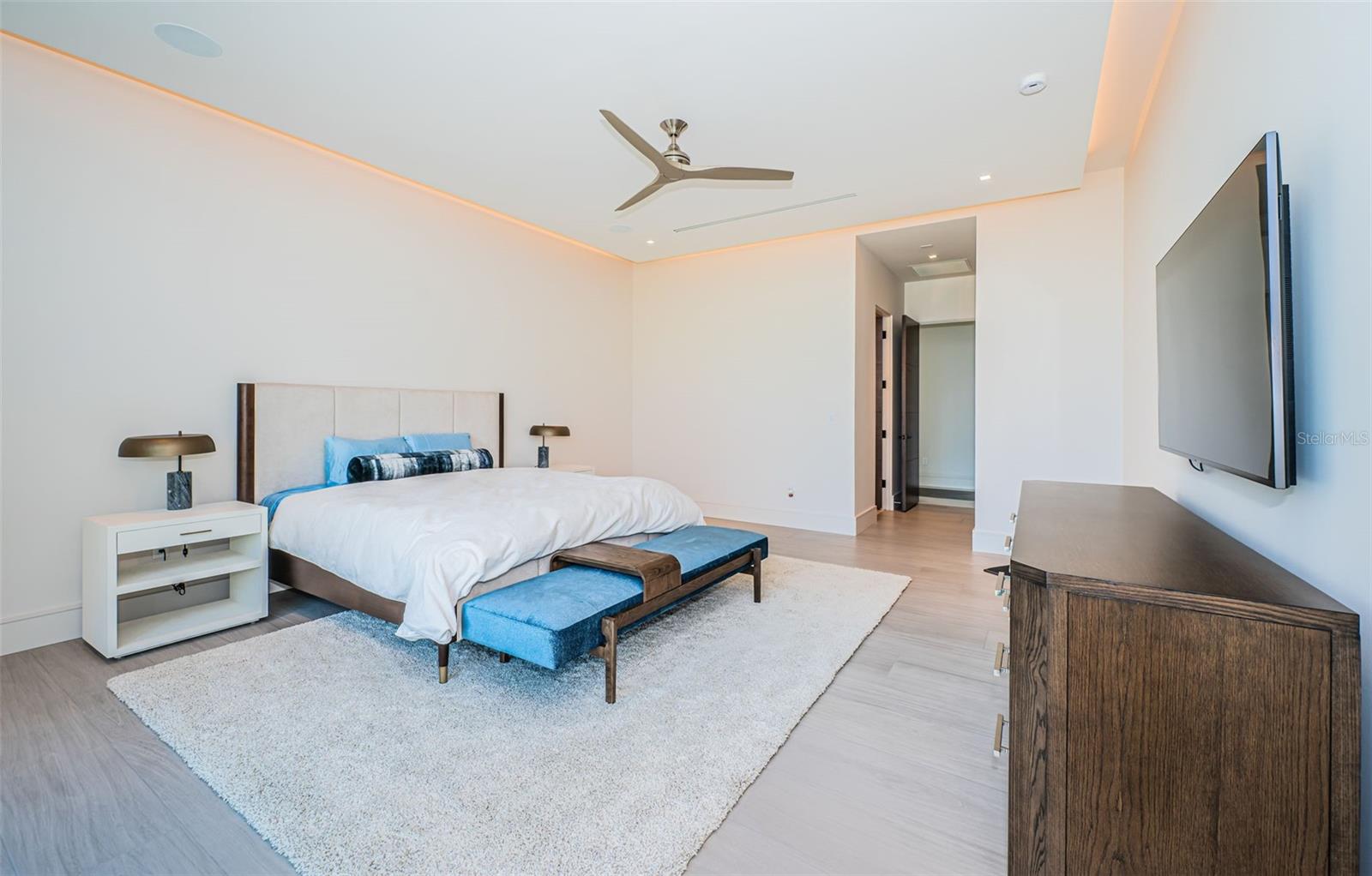 W7874108 Property Photo