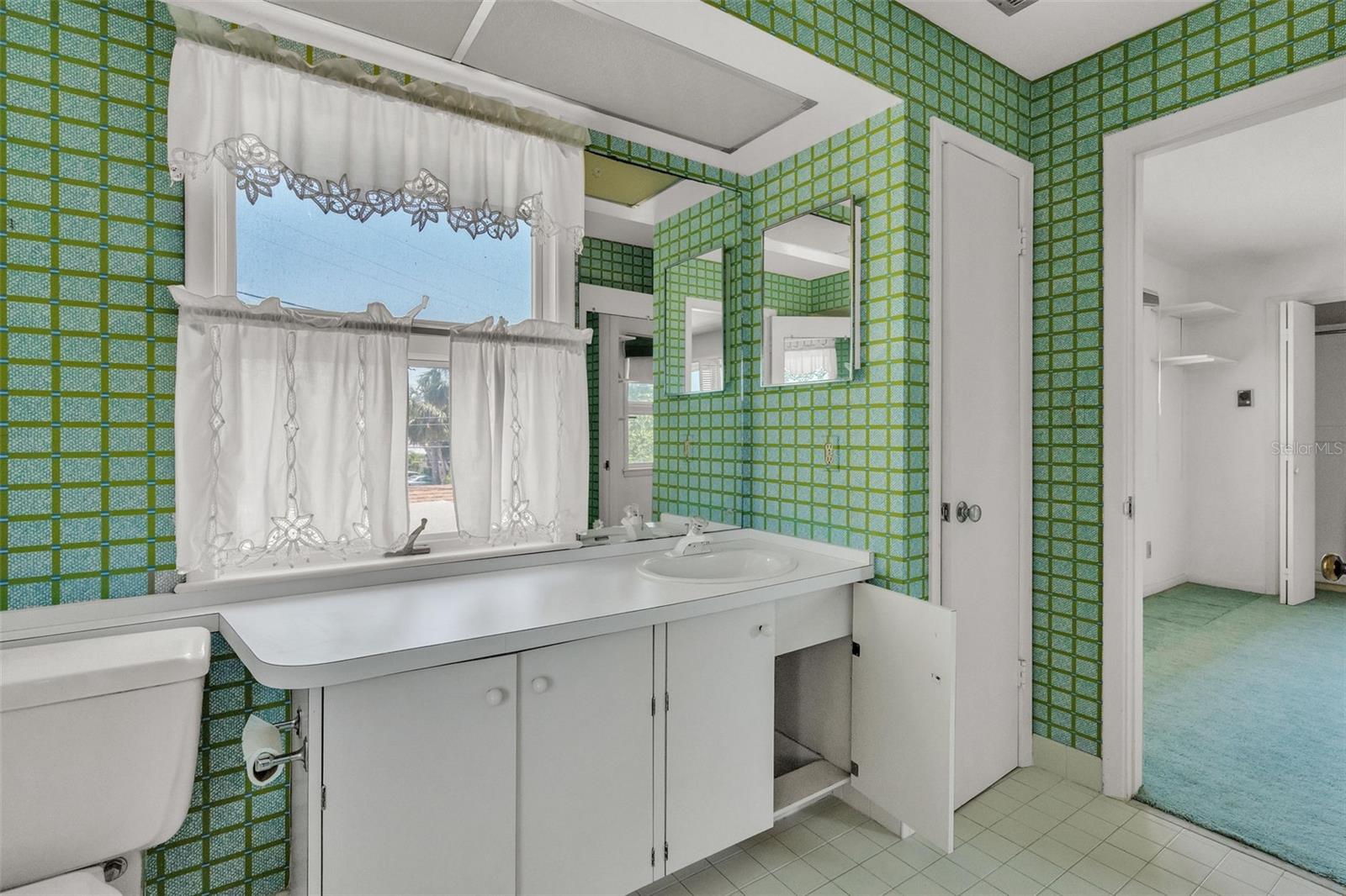 TB8377994 Property Photo