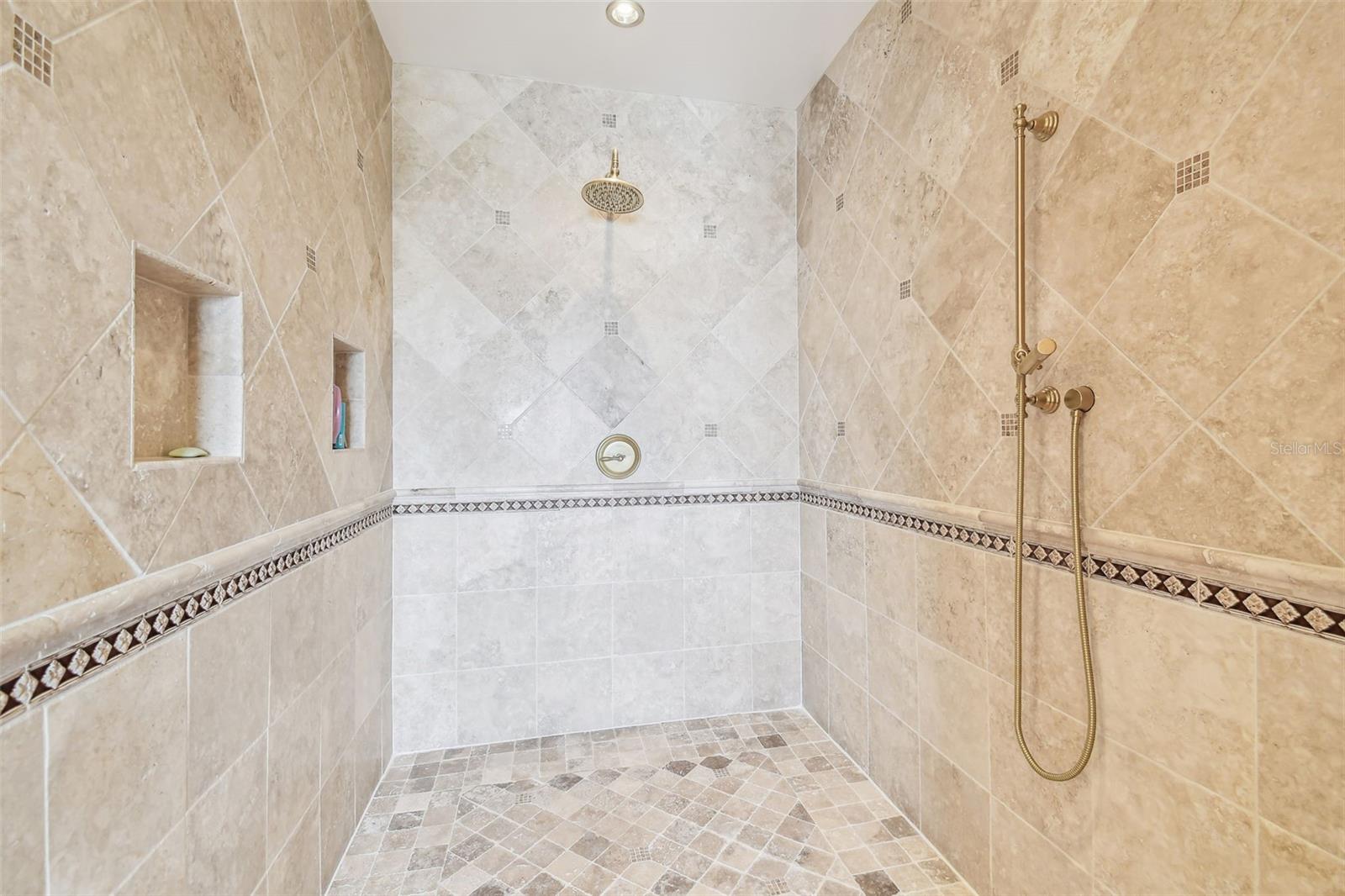 TB8383270 Property Photo