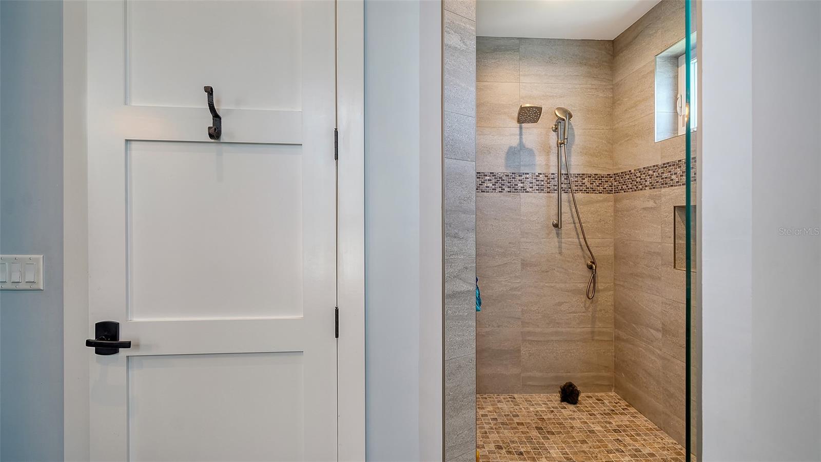A4653251 Property Photo