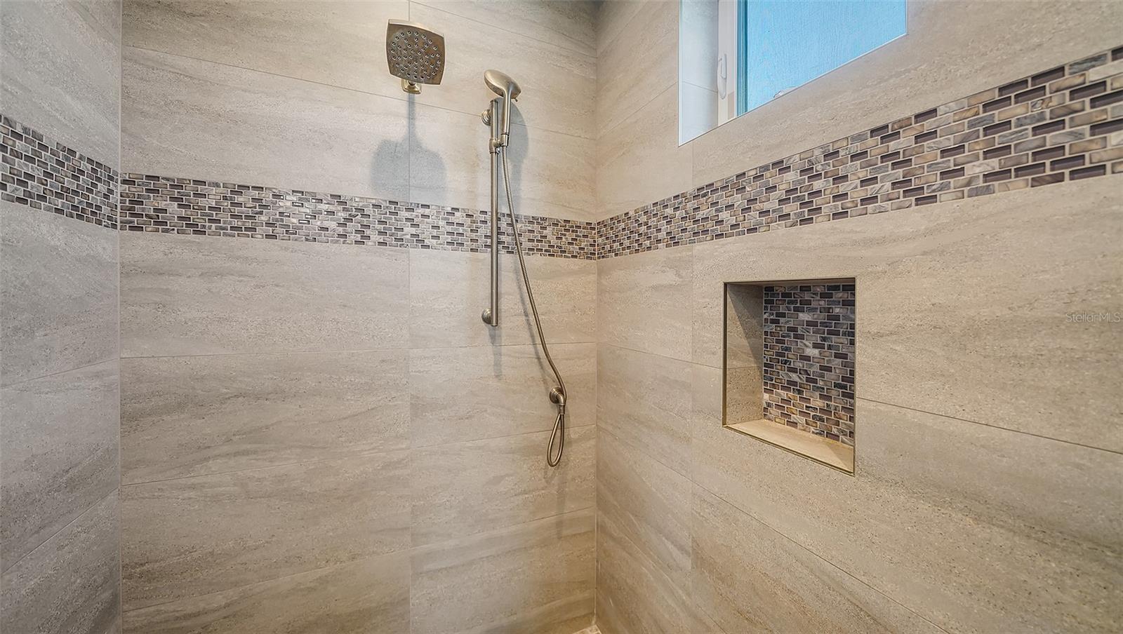 A4653251 Property Photo