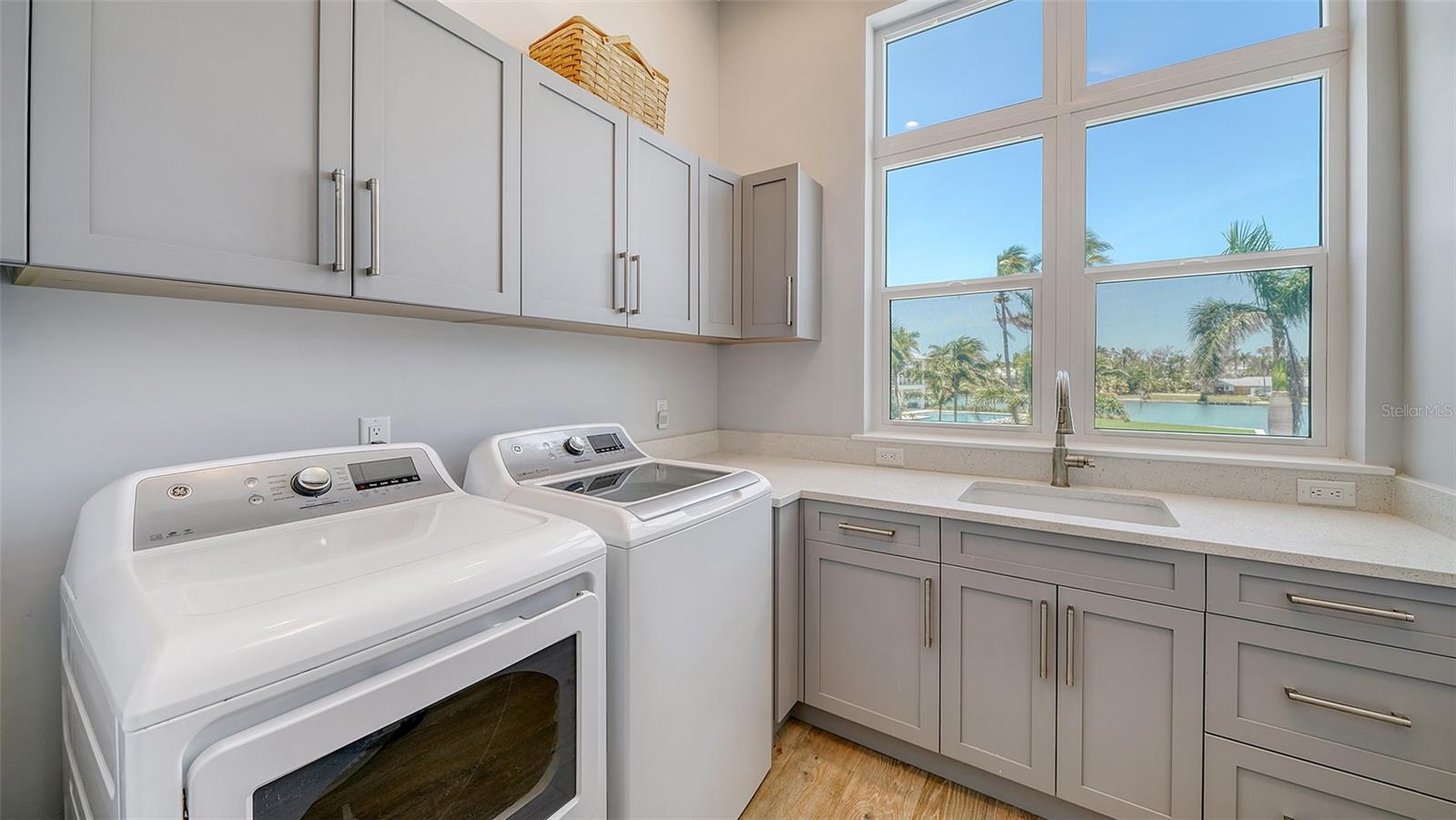 A4653251 Property Photo