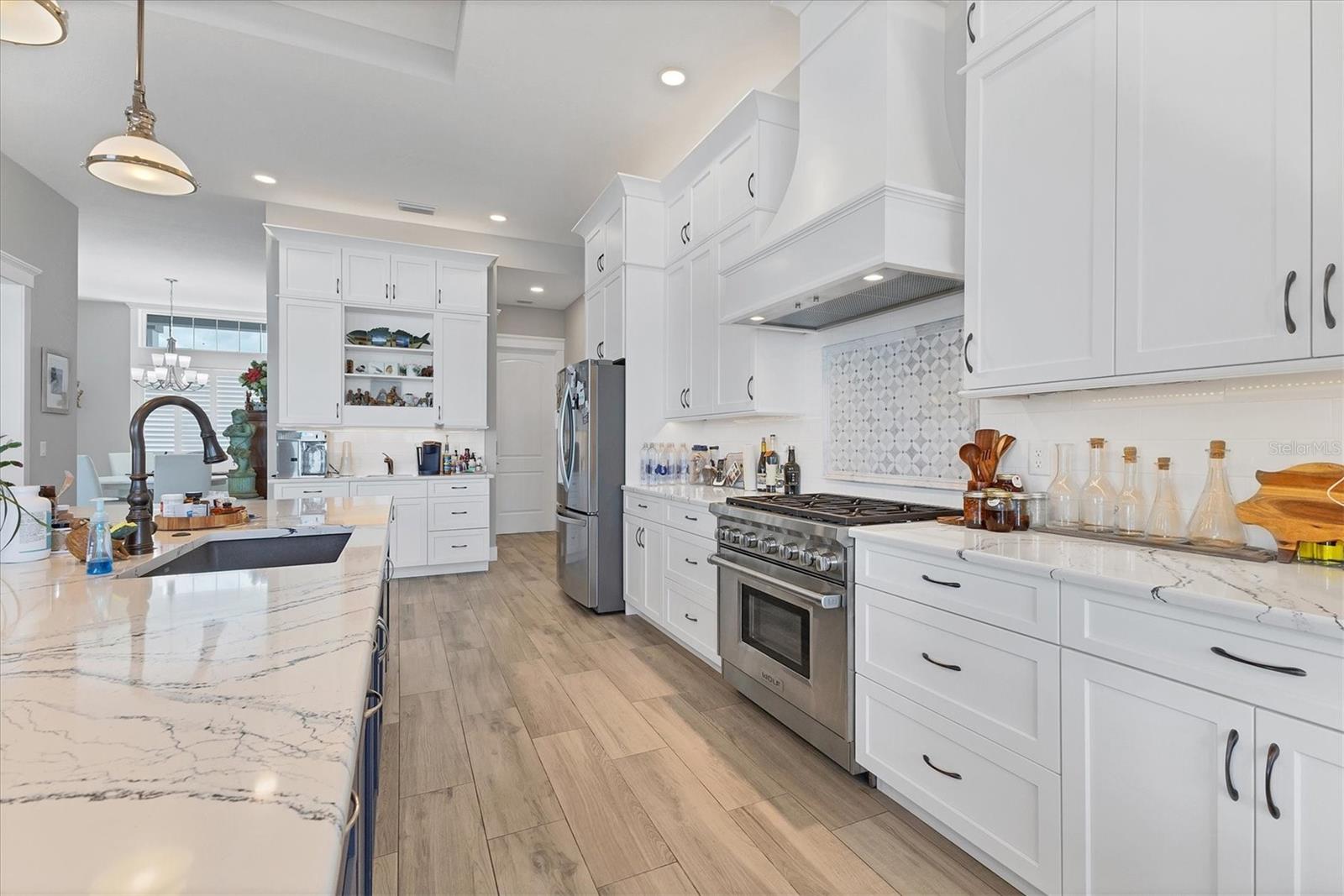D6142467 Property Photo