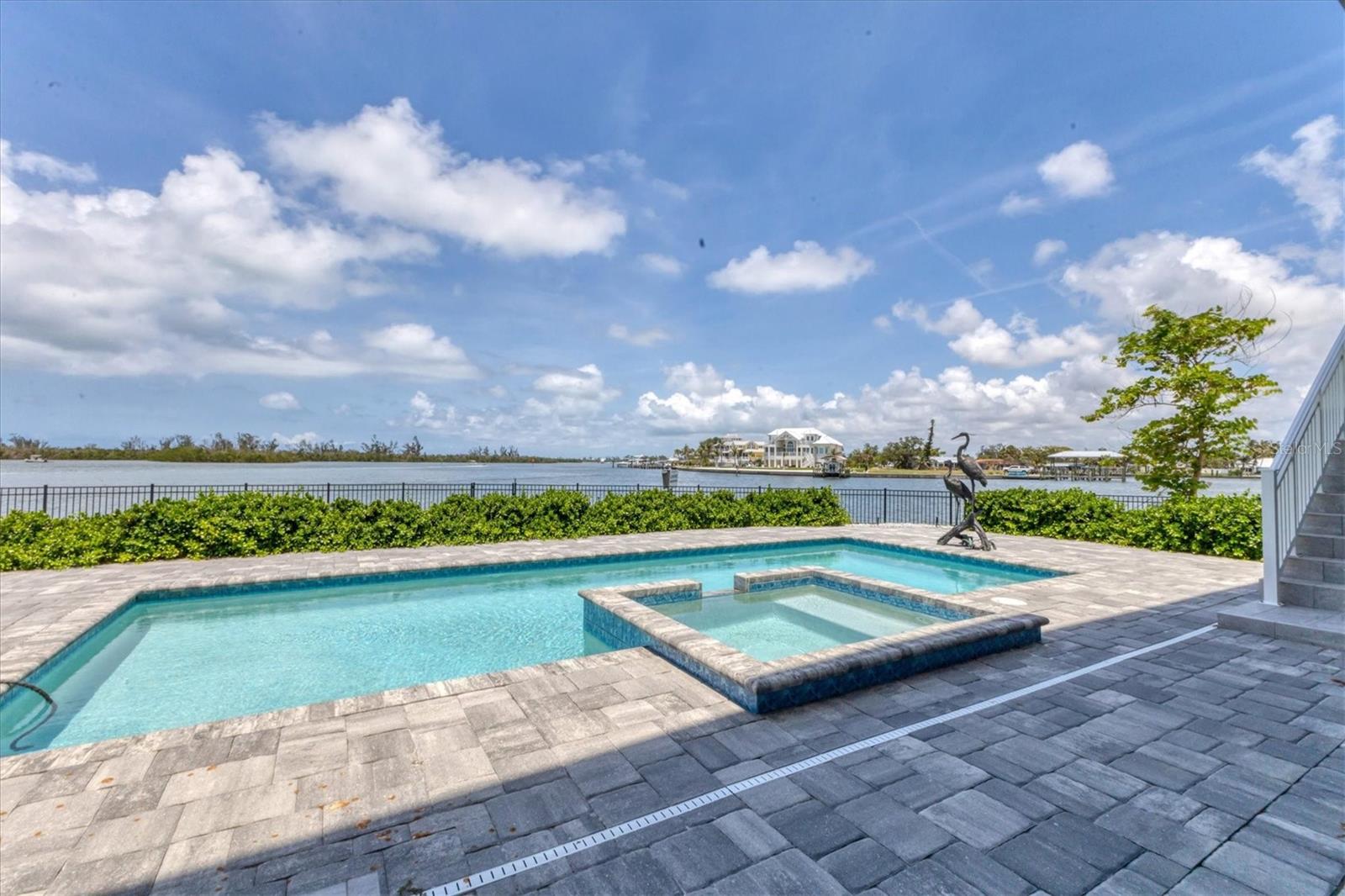 D6142467 Property Photo