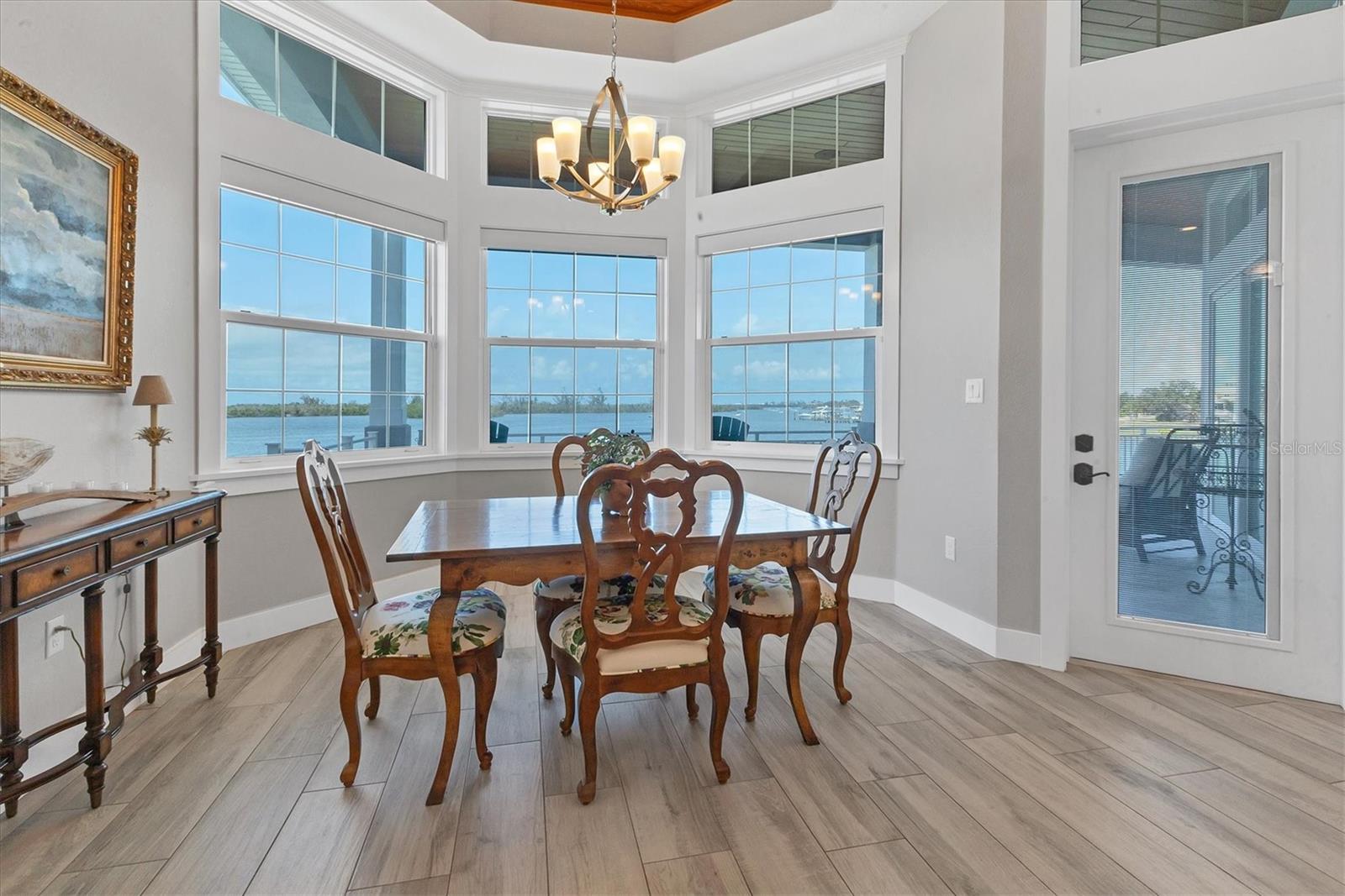 D6142467 Property Photo