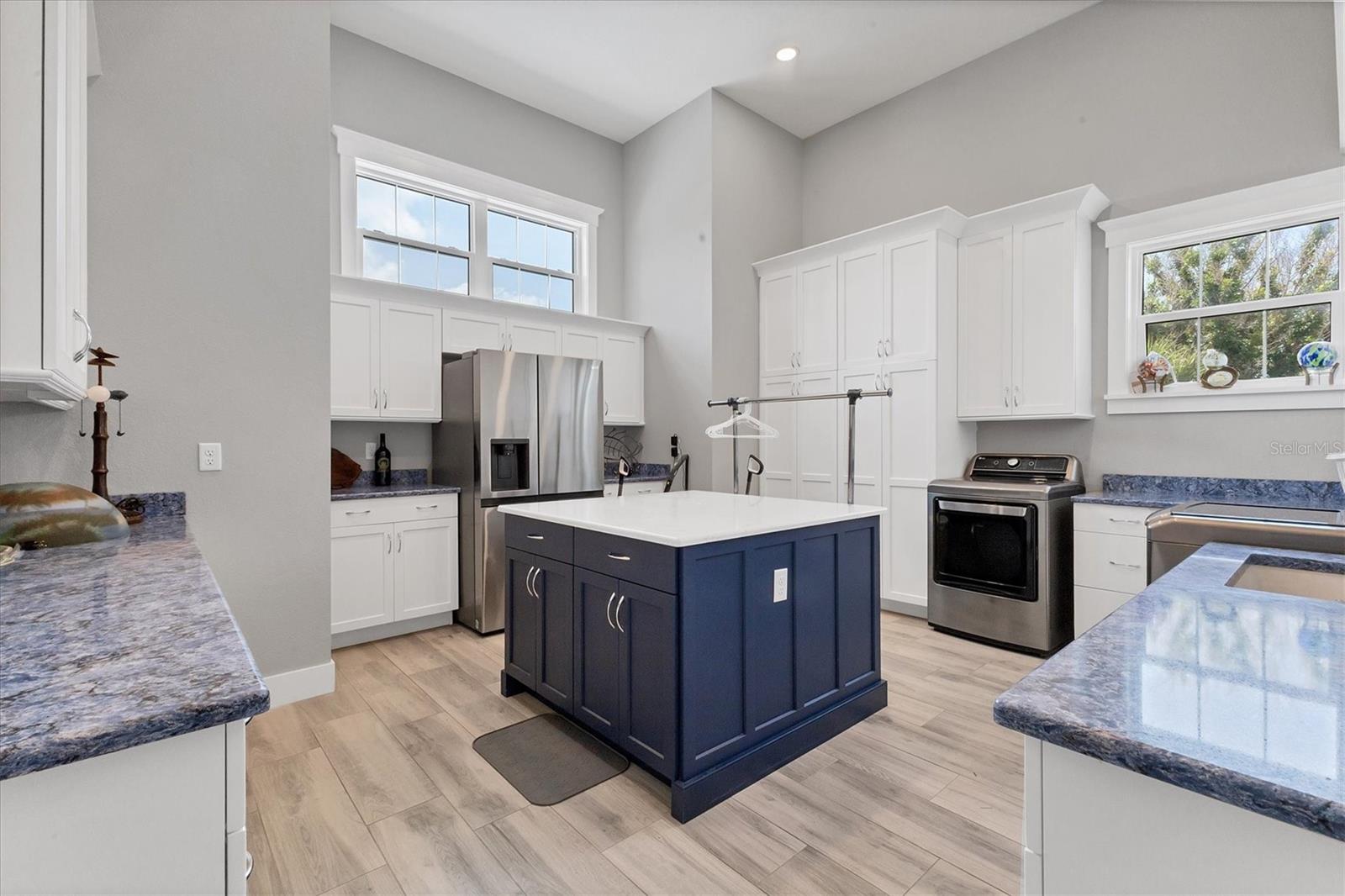 D6142467 Property Photo