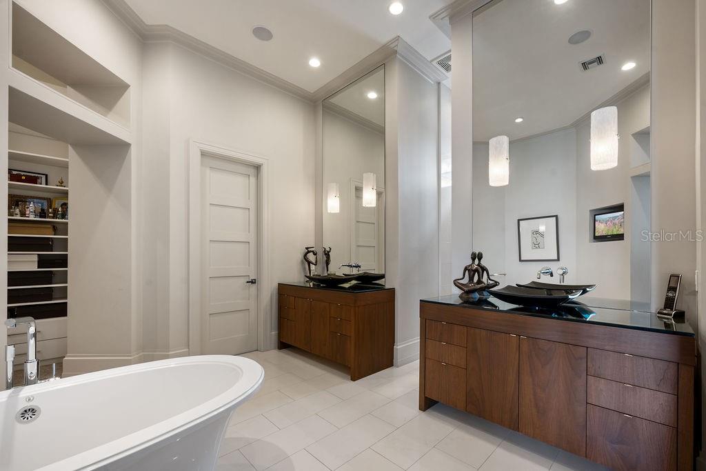 O6336879 Property Photo