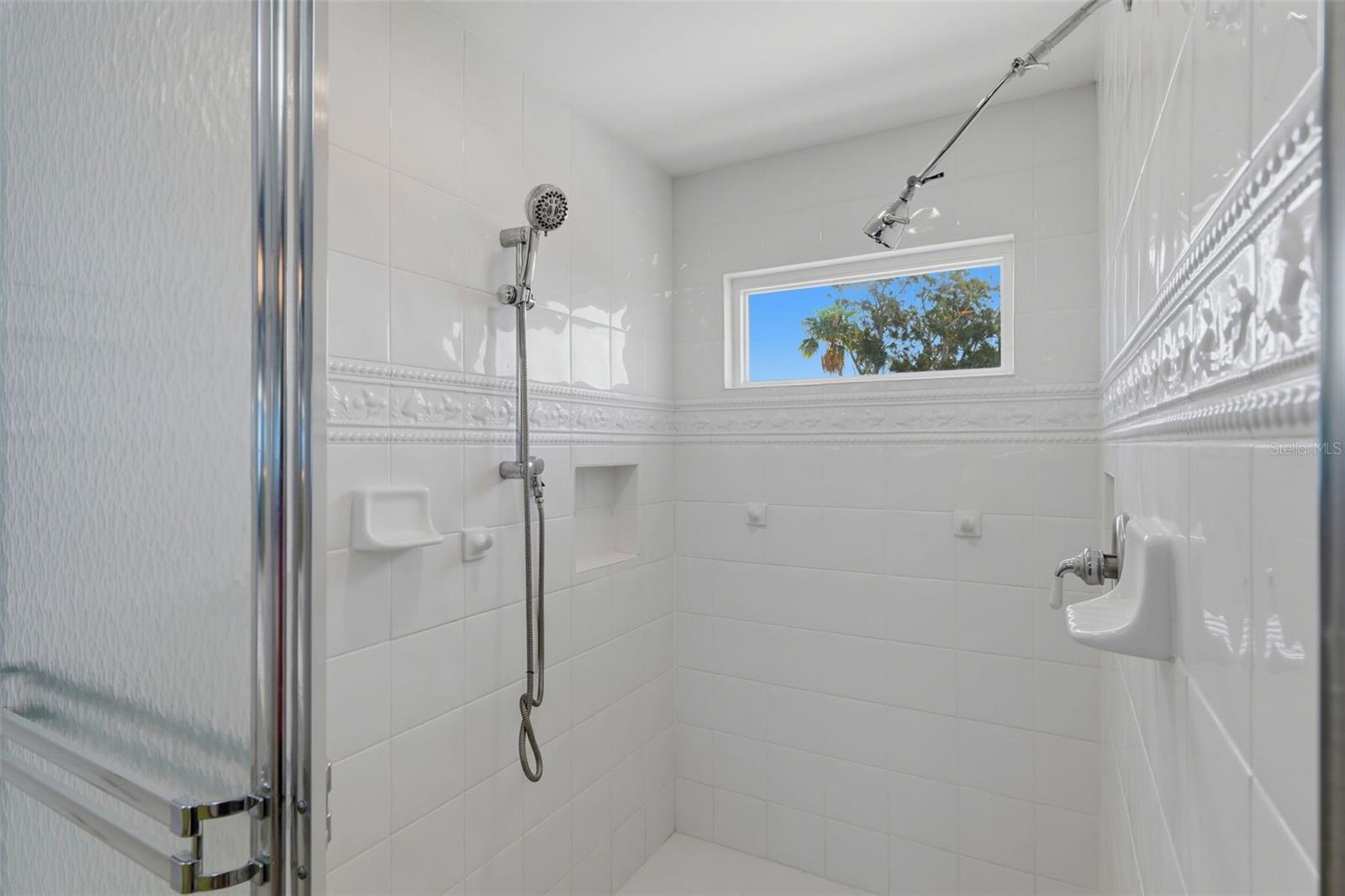 TB8426239 Property Photo