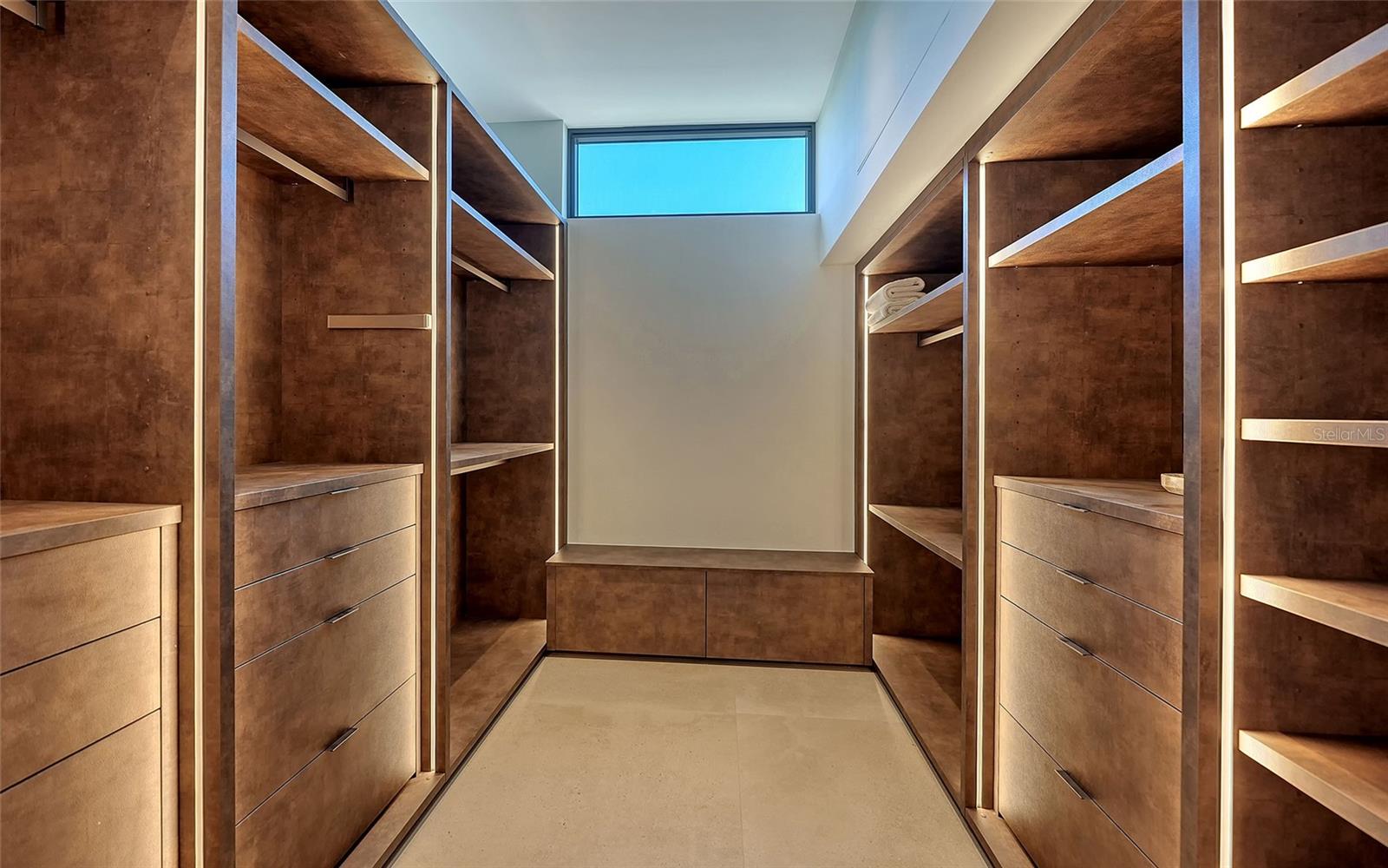 A4665863 Property Photo