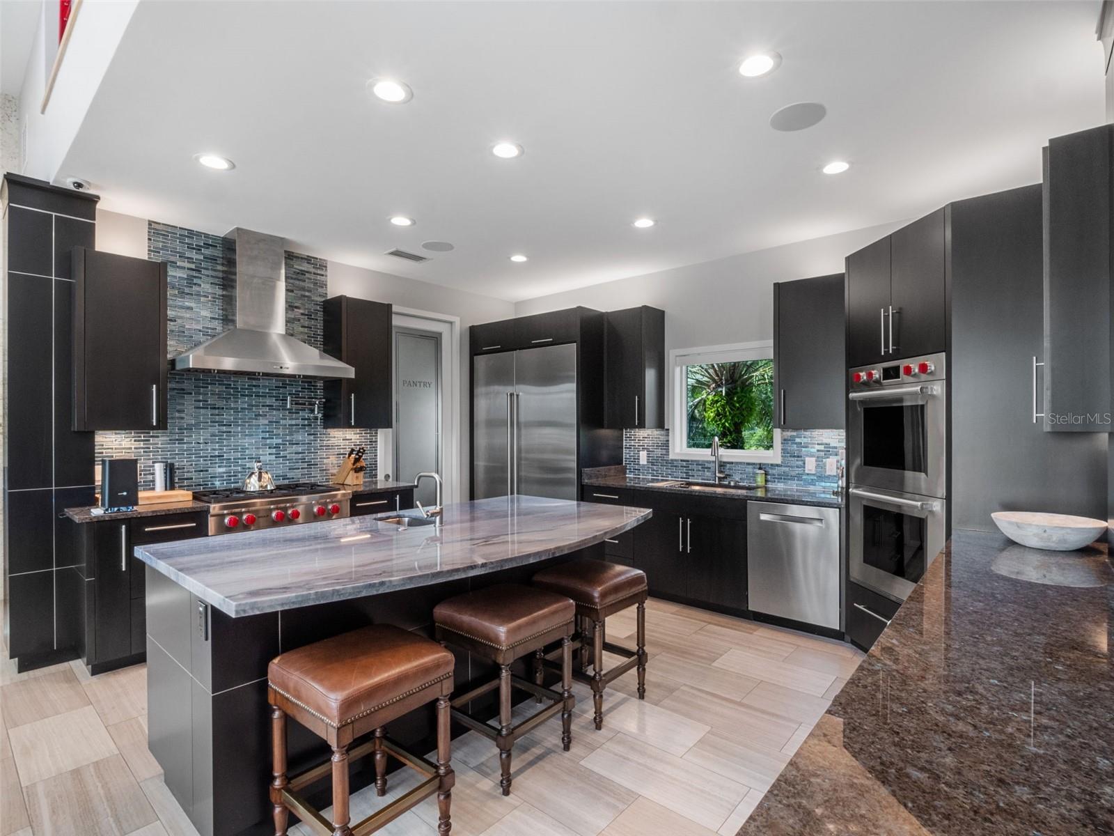 O6350479 Property Photo