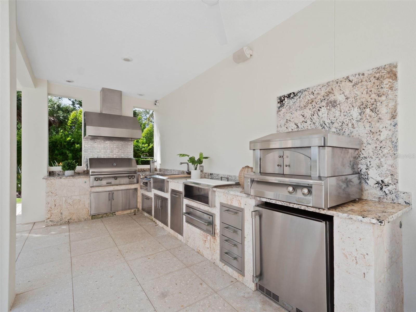 O6350479 Property Photo