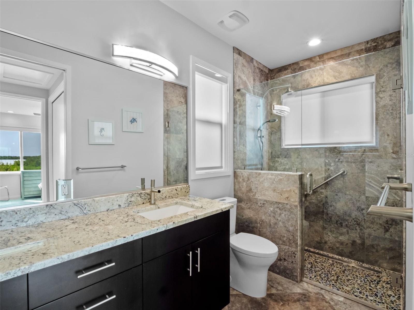 O6350479 Property Photo