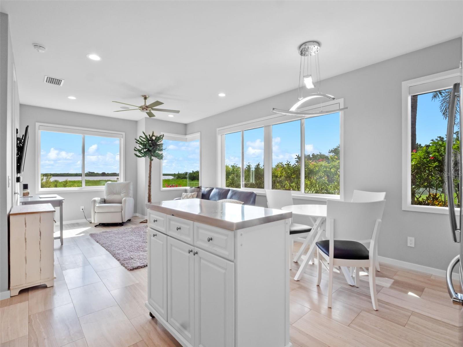 O6350479 Property Photo
